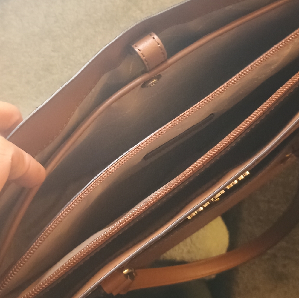 Micheal Kors Saffiano Leather Jet Set Travel tote- Authenticated Brand New - Picture 16 of 17